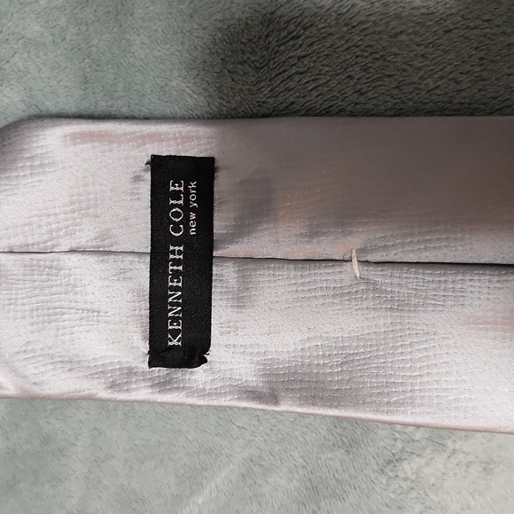 Kenneth Cole Dress Tie Silk - Picture 2 of 2
